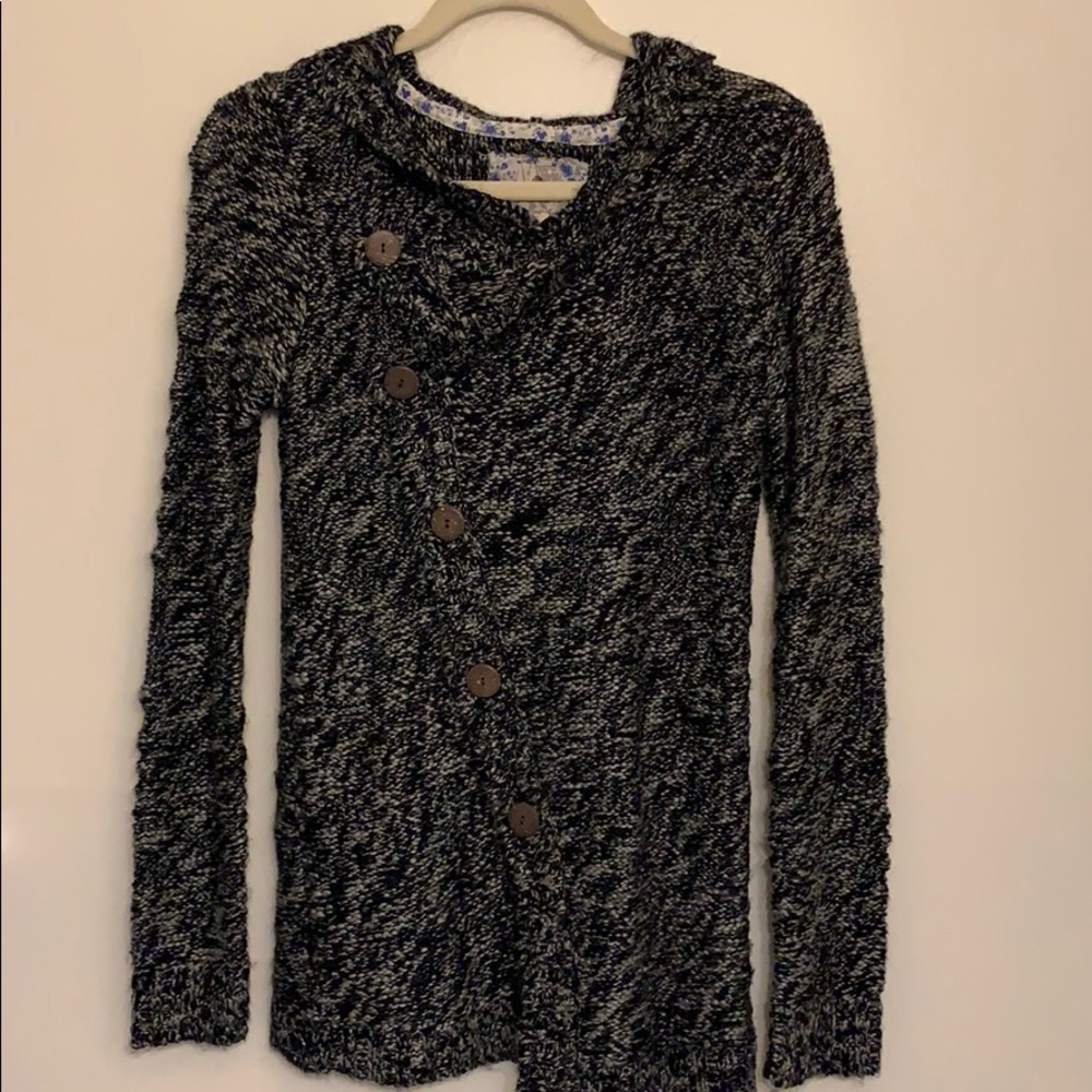 Super cute and comfy button up sweater